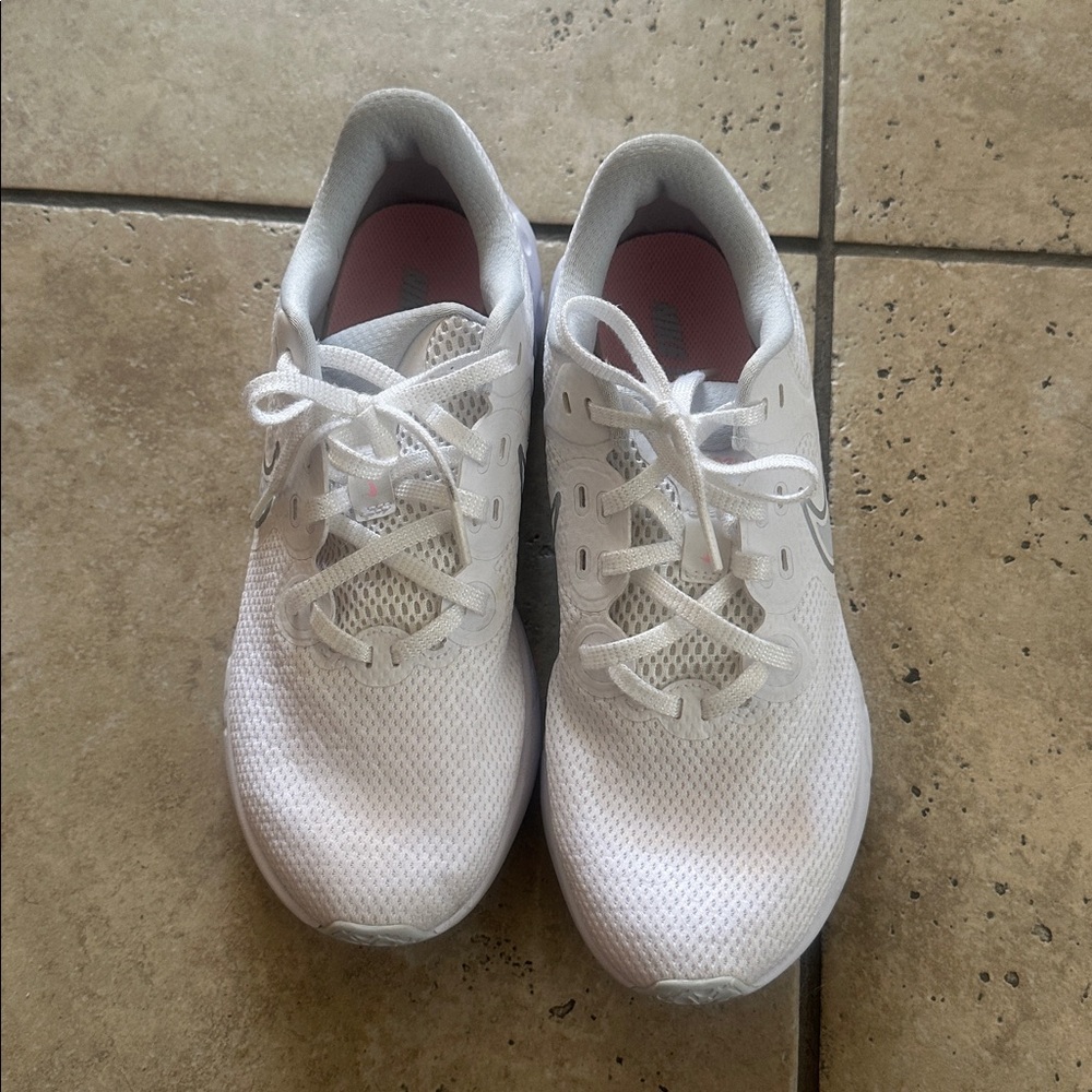 Nike Renew White Athletic Sneakers W 10